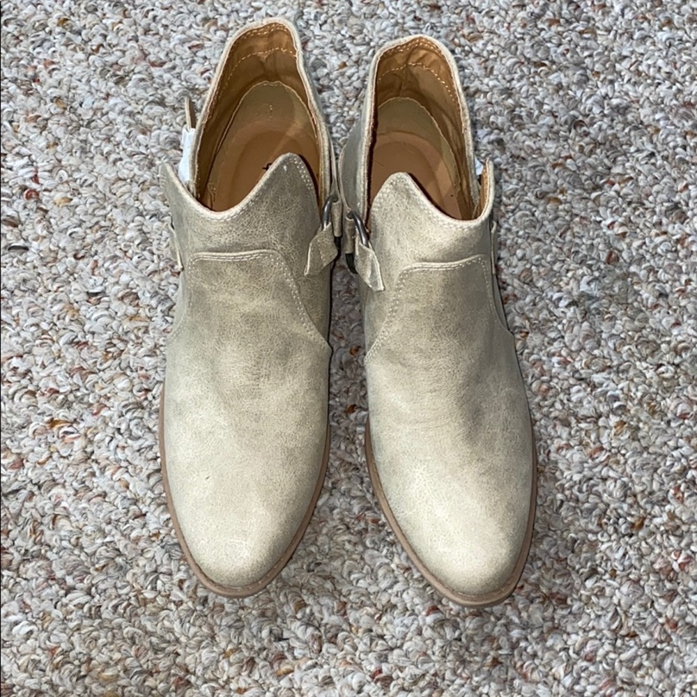 Brand new beige booties